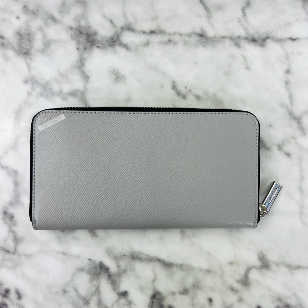 Kate Spade Two-Tone Large Continental Wallet in Gray and White - Picture 2 of 5